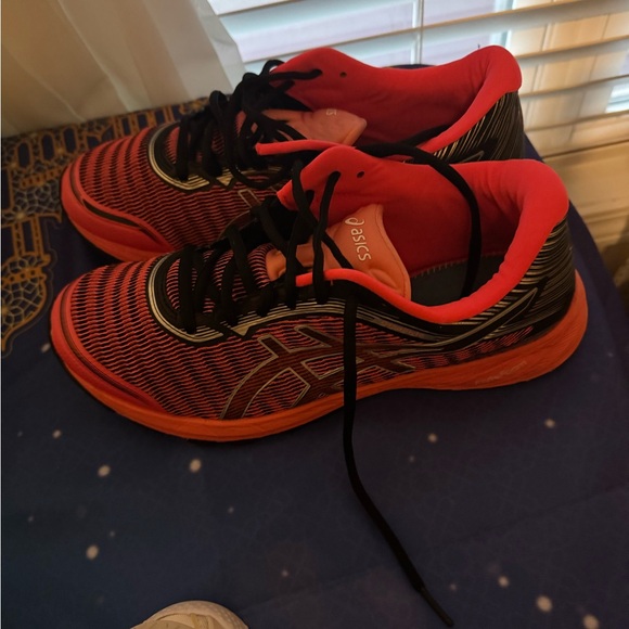 ASICS - Picture 2 of 5